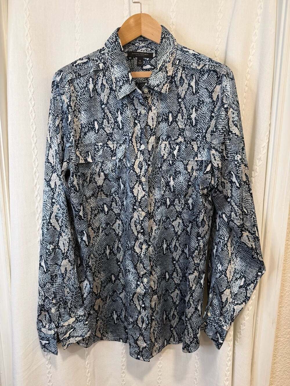 Banana Republic Dillon Shirt Womens XL Blue Snakeskin Print Button Down Blouse